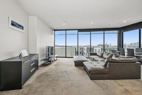 Portside Bliss Your Urban Escape In Melbourne - St Kilda Accommodation 2
