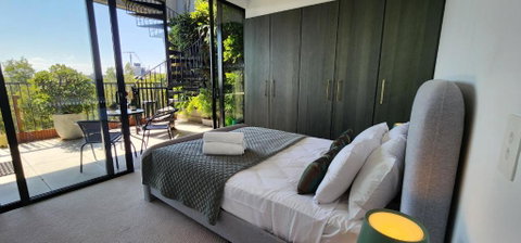Penthouse Perfection With Private Rooftop Pool - St Kilda Accommodation 3