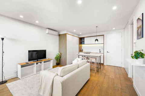 Perfectly Located Executive 1BR At Caulfield North - St Kilda Accommodation 0