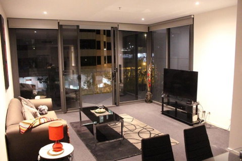 Perfectly Located Modern Apartment - Canberra CBD - St Kilda Accommodation 1