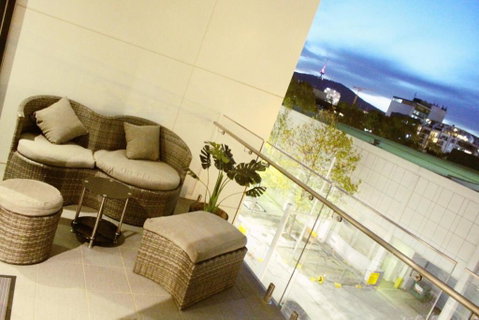 Perfectly Located Modern Apartment - Canberra CBD - St Kilda Accommodation 3