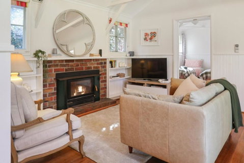 Pink Cabin By Host On The Coast - St Kilda Accommodation 3