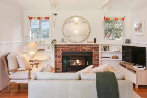 Pink Cabin By Host On The Coast - St Kilda Accommodation 2