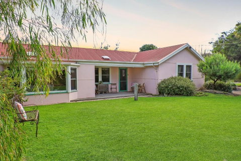 Pink Cabin By Host On The Coast - St Kilda Accommodation 1