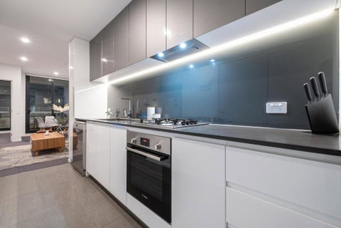 Pleasant &bright 2br2ba Apt Footscray Pool - St Kilda Accommodation 3