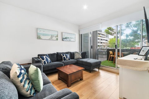 Port Melbourne Dog Beach Stays - St Kilda Accommodation 0