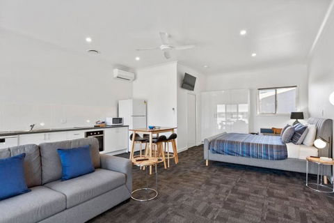 Port Lincoln Shark Apartment 4 - St Kilda Accommodation 0
