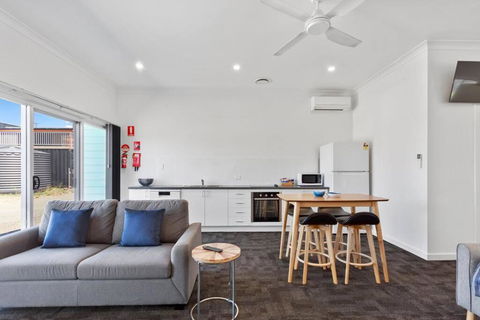 Port Lincoln Shark Apartment 4 - St Kilda Accommodation 1