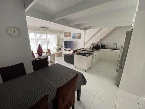 Port Lincoln Marina Waterfront Apartment - St Kilda Accommodation 2