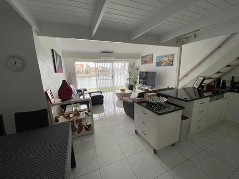 Port Lincoln Marina Waterfront Apartment - St Kilda Accommodation 3