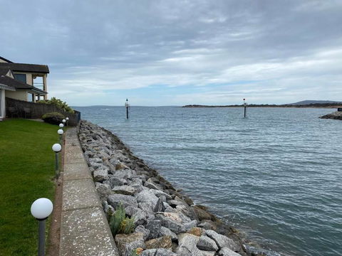 Port Lincoln Marina Waterfront Apartment - St Kilda Accommodation 1