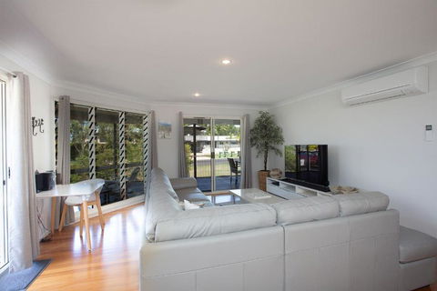 Rainbow Tides - St Kilda Accommodation 3