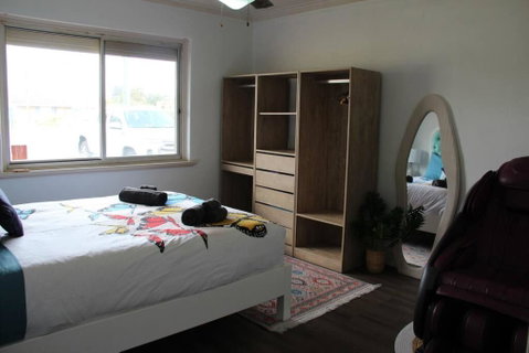 Raeside Home - St Kilda Accommodation 1