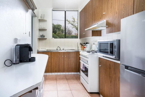 Quiet 2BR Apartment With Garden Views In Griffith - St Kilda Accommodation 2