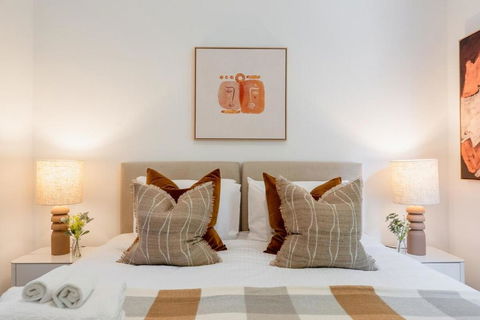 Prahran Timeless & Modern Haven, With Parking - St Kilda Accommodation 3