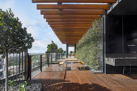 Premium Albert Park Grand Prix Apartment By Ready Set Host - St Kilda Accommodation 3