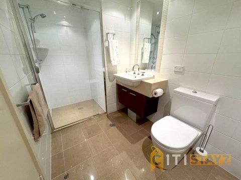 Pretty Penthouse - Close To ANU - St Kilda Accommodation 2