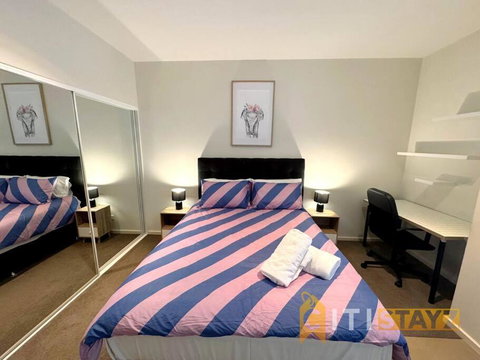 Pretty Penthouse - Close To ANU - St Kilda Accommodation 3