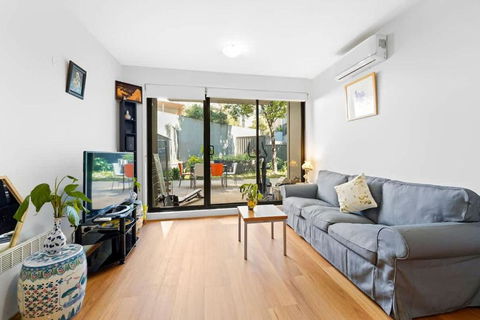 Prime Kensington 2BR Apt With A Massive Backyard - St Kilda Accommodation 0