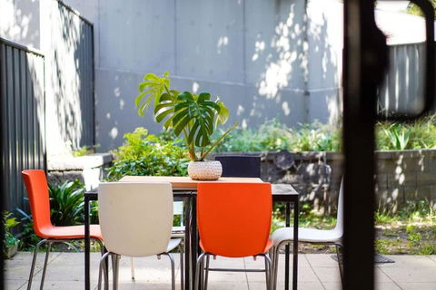 Prime Kensington 2BR Apt With A Massive Backyard - St Kilda Accommodation 3
