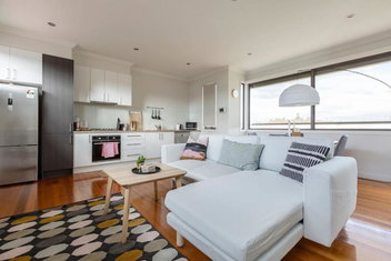 Primrose - Chic Mid-Century Style In Brunswick with St Kilda Accommodation