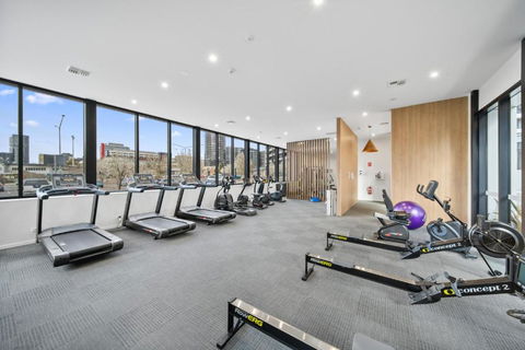 Pristine 2-Bed Apartment With Pool And BBQ - St Kilda Accommodation 3