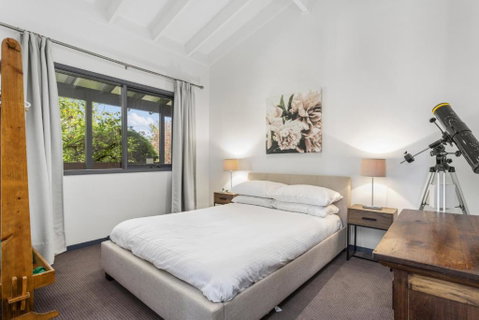 Pristine Mountain Retreat With Expansive Views - St Kilda Accommodation 2