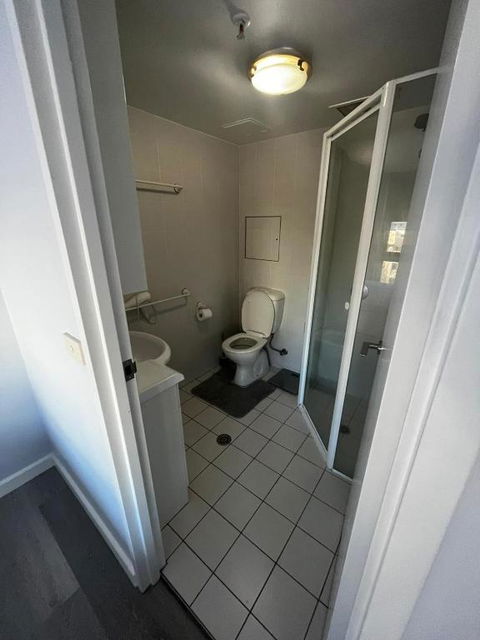 Private Room With Ensuite In The CBD - St Kilda Accommodation 3