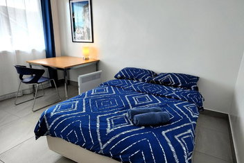 PROMO!!! 2-Bedroom Home Near Airport, Train Station! with St Kilda Accommodation