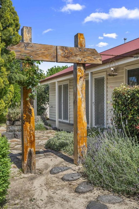 Quaint Garden Oasis With Free Parking - St Kilda Accommodation 2