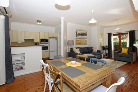 Queen Street Cottage - St Kilda Accommodation 1