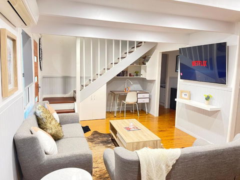Quiet, Cozy And Calm 3 Bedroom House. - St Kilda Accommodation 0