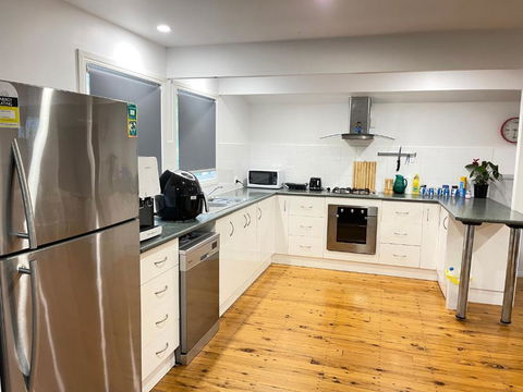 Quiet, Cozy And Calm 3 Bedroom House. - St Kilda Accommodation 2