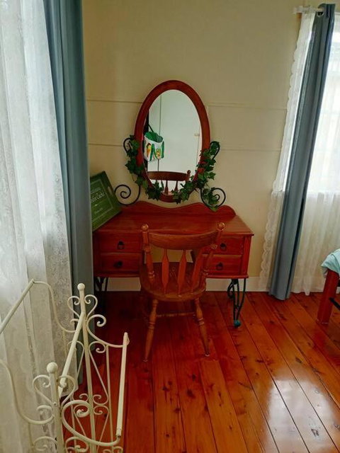 Quiet Private Central Cozy 3bdrm FREE Parking - St Kilda Accommodation 3