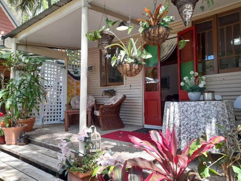 Quirky Cottage In Centre Of Maleny, Walk Everywhere - St Kilda Accommodation 3