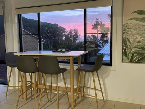 Rainbow Beachhouse - Deluxe, Pristine Location - St Kilda Accommodation 1