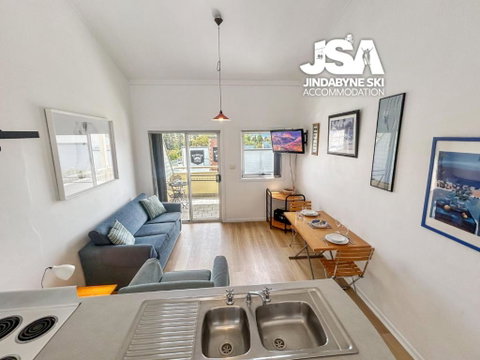 Razorback 3 - St Kilda Accommodation 1