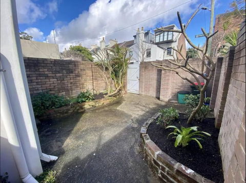 Rear Garden Suite - St Kilda Accommodation 1