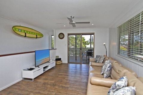 Red Door Beach House - St Kilda Accommodation 2