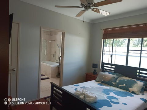 Quand0ng Valley Inn - The Hidden Waterfall Family Retreat - St Kilda Accommodation 1