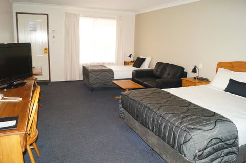 Asters On James Motor Inn - St Kilda Accommodation 0