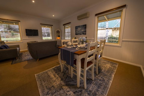 Autumn Beauty - Cottage 3 - St Kilda Accommodation 2