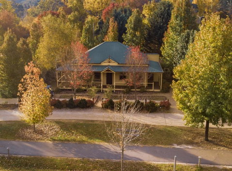 Autumn Beauty - Cottage 3 - St Kilda Accommodation 0
