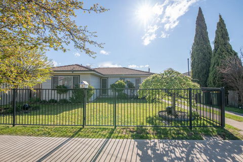 Autumn St - Trendy East Orange - Near CBD - St Kilda Accommodation 0