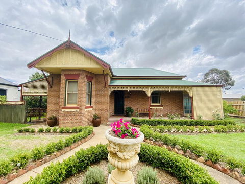 Avoca House - Circa 1900 Gorgeous Federation Home - St Kilda Accommodation 0