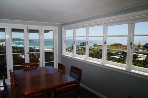 Awesome View, 4 View Street - St Kilda Accommodation 2