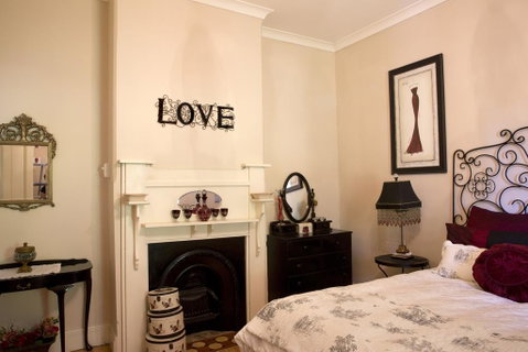 Azalea Cedar-Rose Barossa Valley Villa - St Kilda Accommodation 2