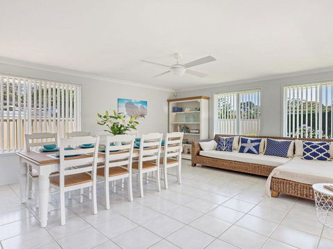 Azure Waters - Perfectly Positioned With Ocean Views - St Kilda Accommodation 1