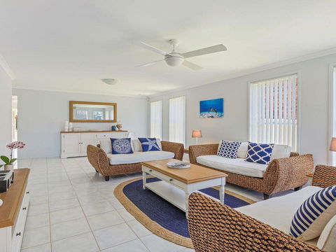 Azure Waters - Perfectly Positioned With Ocean Views - St Kilda Accommodation 0