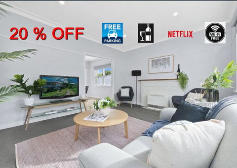 BALLARAT CLOSE 2 CBD + HOSPITAL+3BR HOME+NETFLIX + WiFi + Gift - St Kilda Accommodation 0